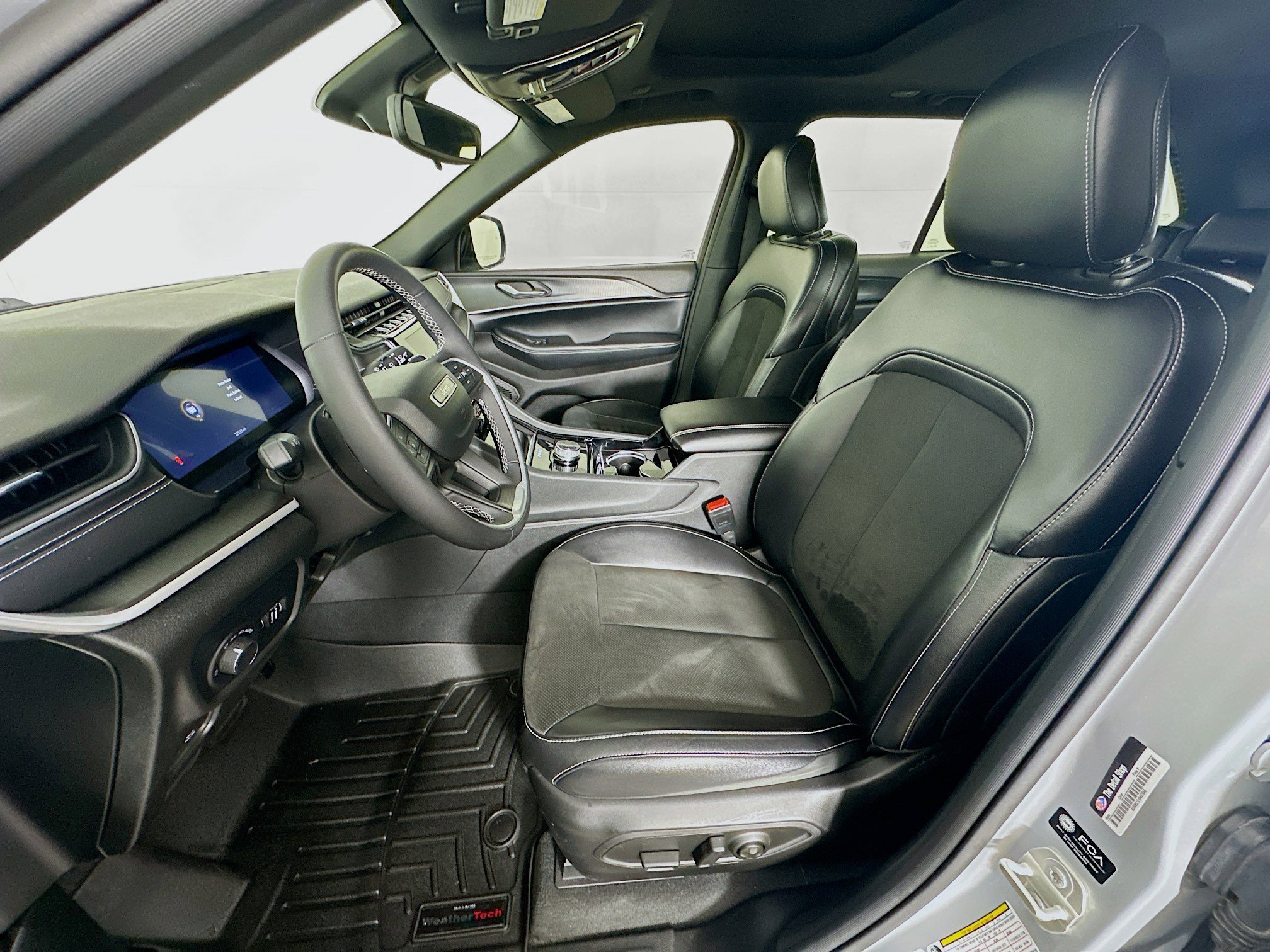 Used 2023 Jeep Grand Cherokee Altitude image 13