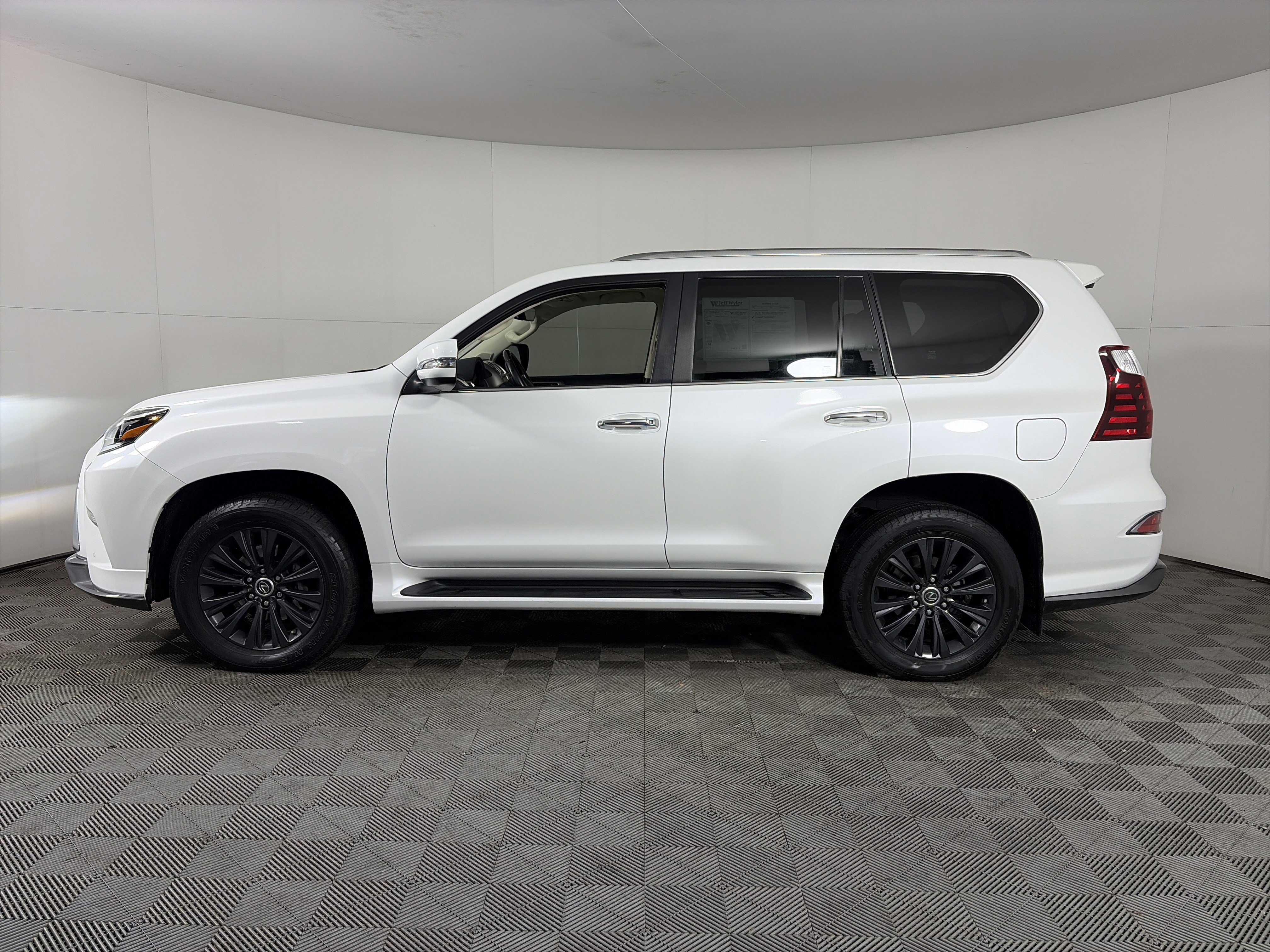 Used 2021 Lexus GX 460 Luxury w/ Sport Design Package image 13