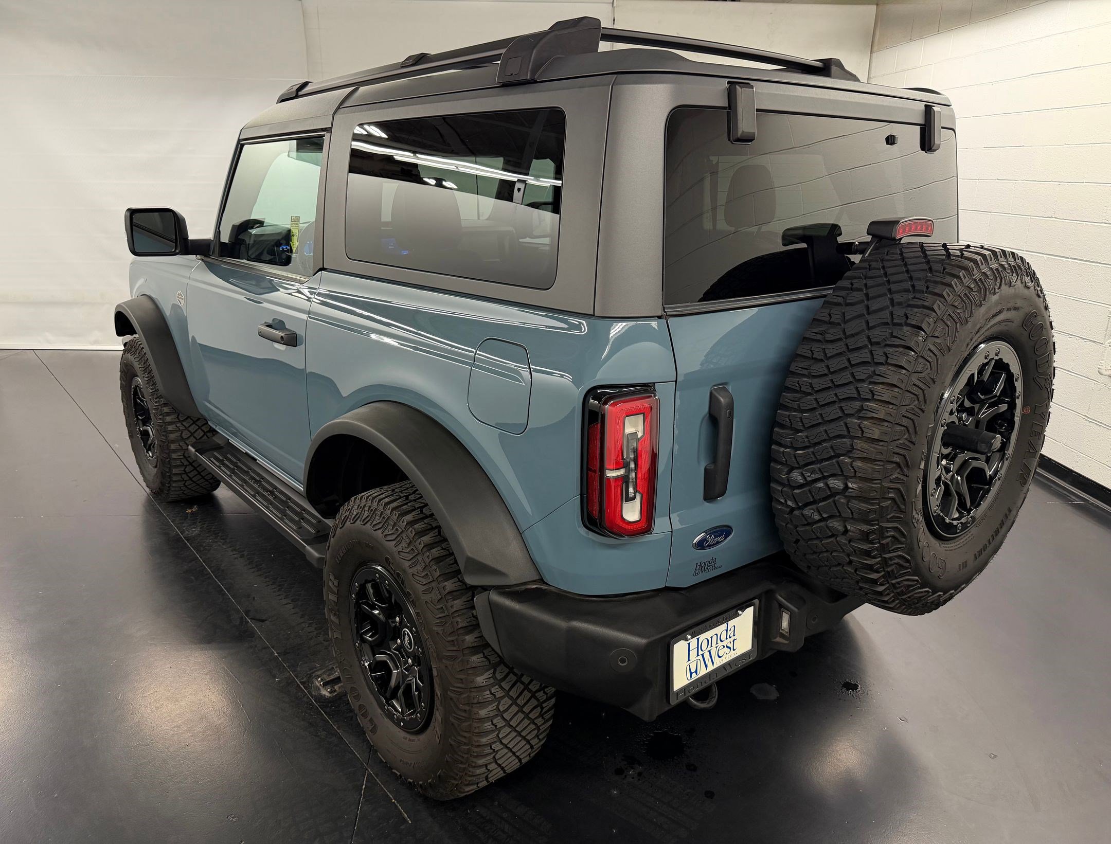 Used 2022 Ford Bronco Wildtrak image 3