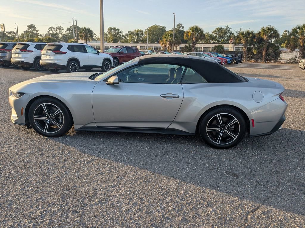 Used 2024 Ford Mustang Convertible RWD image 7