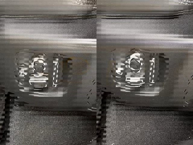 Used 2018 Land Rover Range Rover Velar R-Dynamic HSE image 22