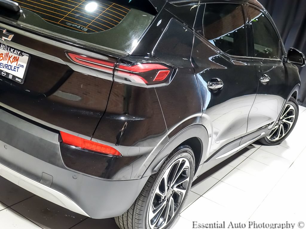 Used 2023 Chevrolet Bolt EUV Premier w/ Sun & Sound Package FWD image 8