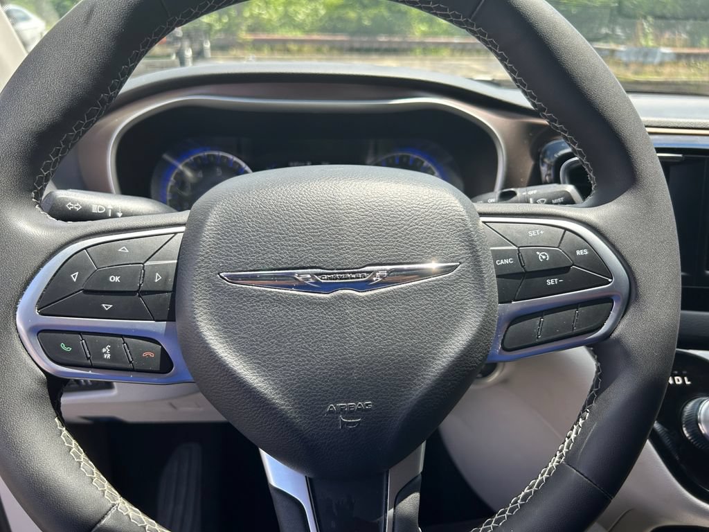 Certified 2023 Chrysler Voyager LX FWD image 15