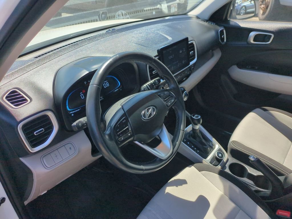 Used 2025 Hyundai Venue SEL FWD image 15