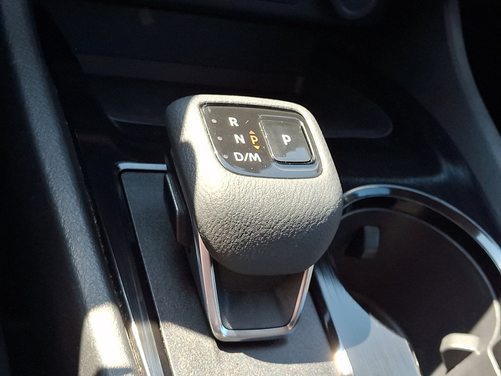 Used 2024 Nissan Rogue SV FWD image 27