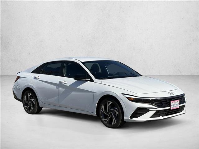 Certified 2025 Hyundai Elantra Sport w/ Cargo Package image 3