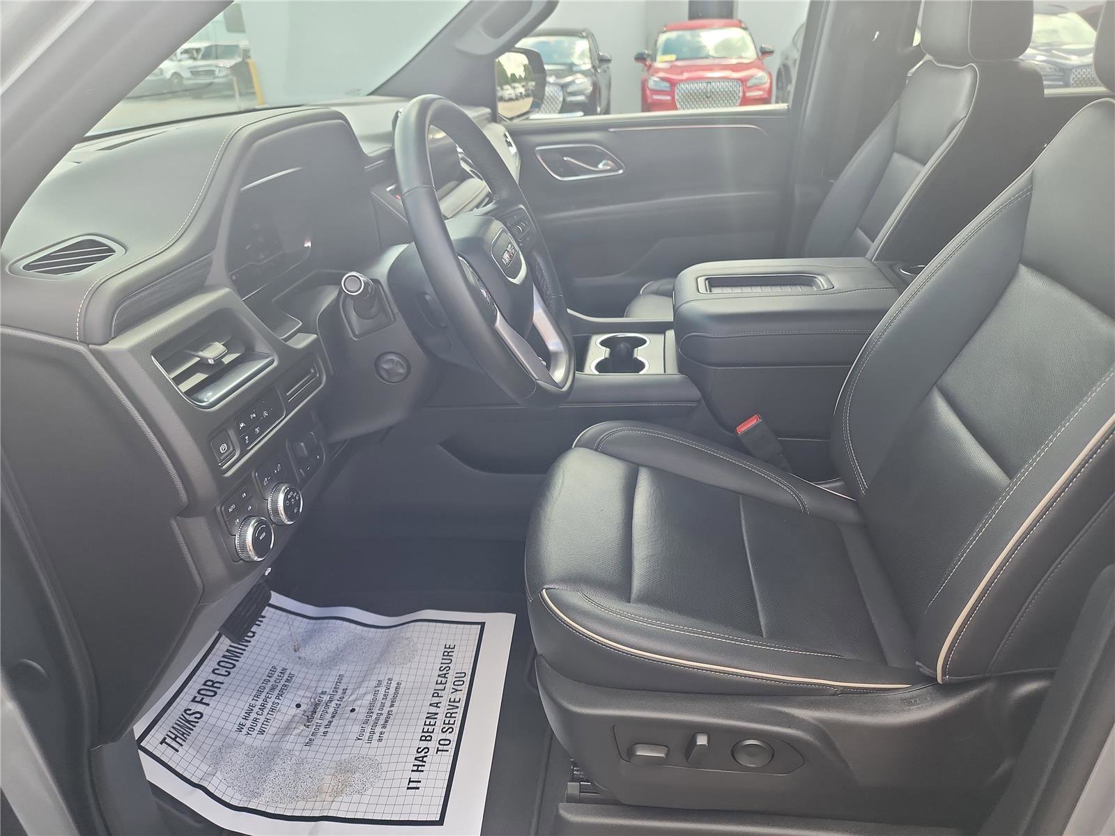 Used 2024 GMC Yukon XL SLT w/ SLT Luxury Package image 17