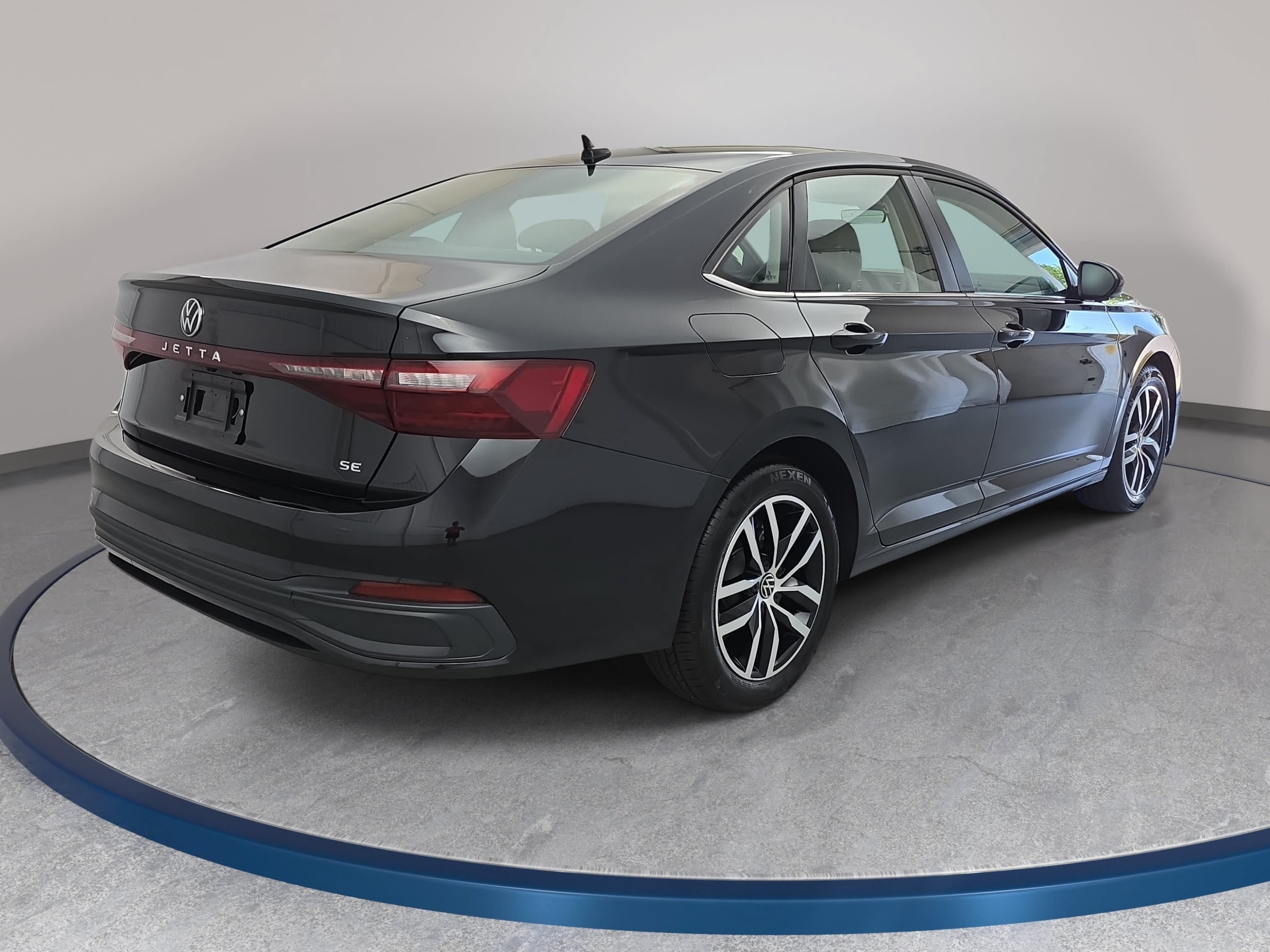 Certified 2025 Volkswagen Jetta SE w/ Sunroof Package FWD image 5