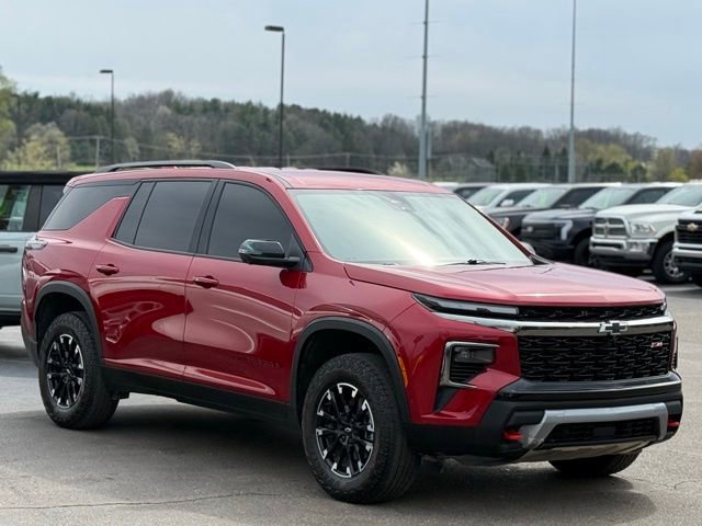 Used 2025 Chevrolet Traverse Z71 w/ Enhanced Driving Package AWD/4WD image 35
