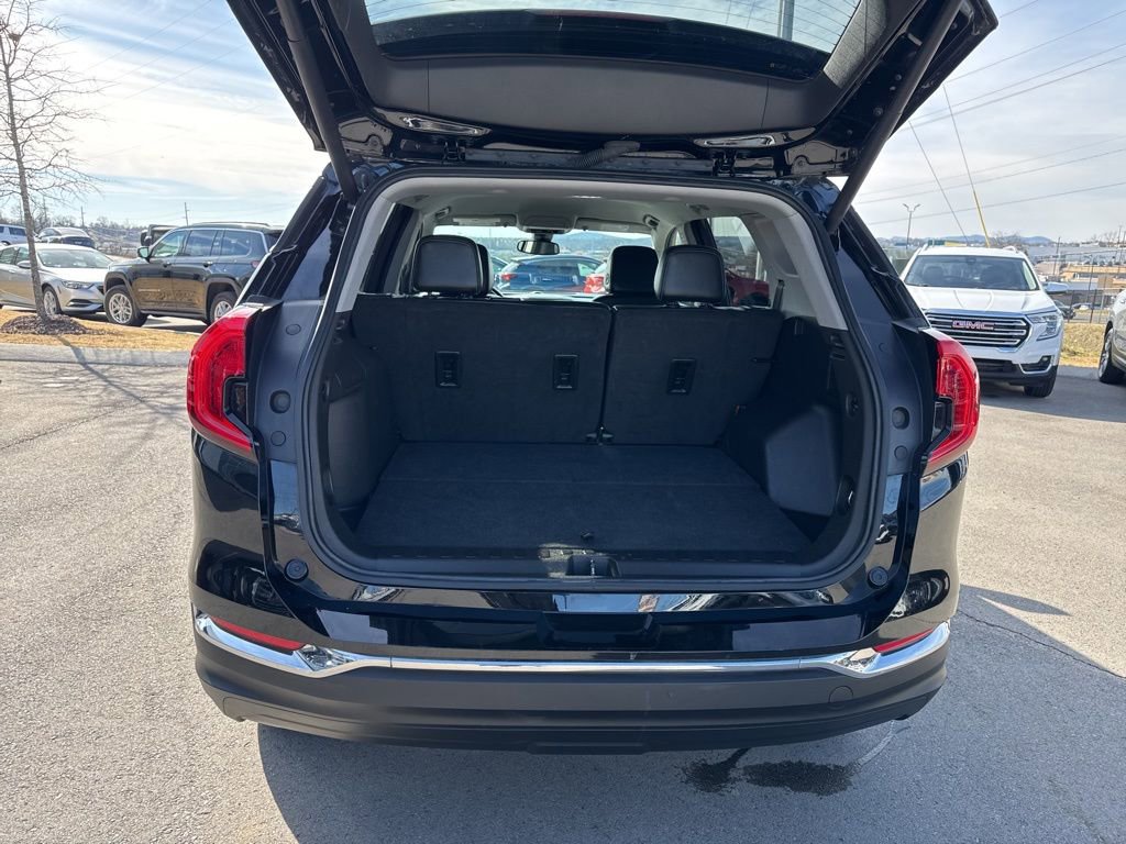 Used 2024 GMC Terrain SLT image 29