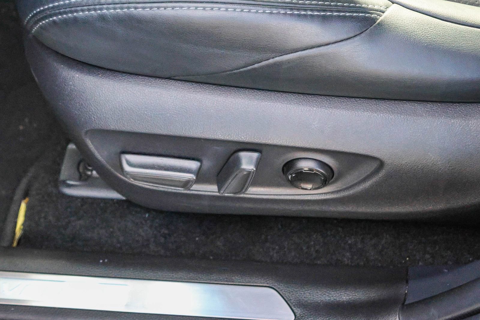 Used 2021 Toyota Venza Limited w/ Advanced Technology Package image 29