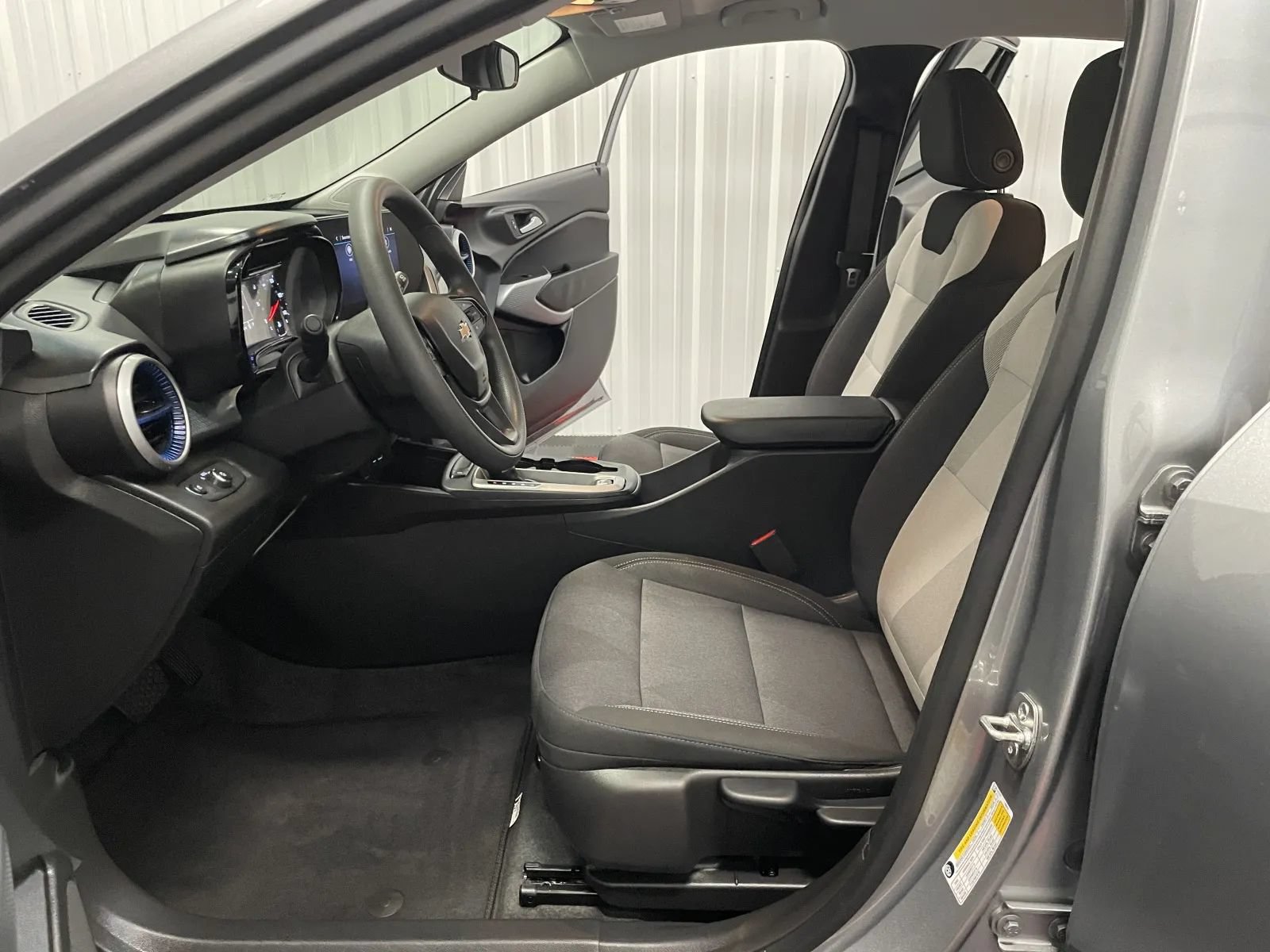 Used 2026 Chevrolet Trax LS w/ Driver Confidence Package FWD image 32