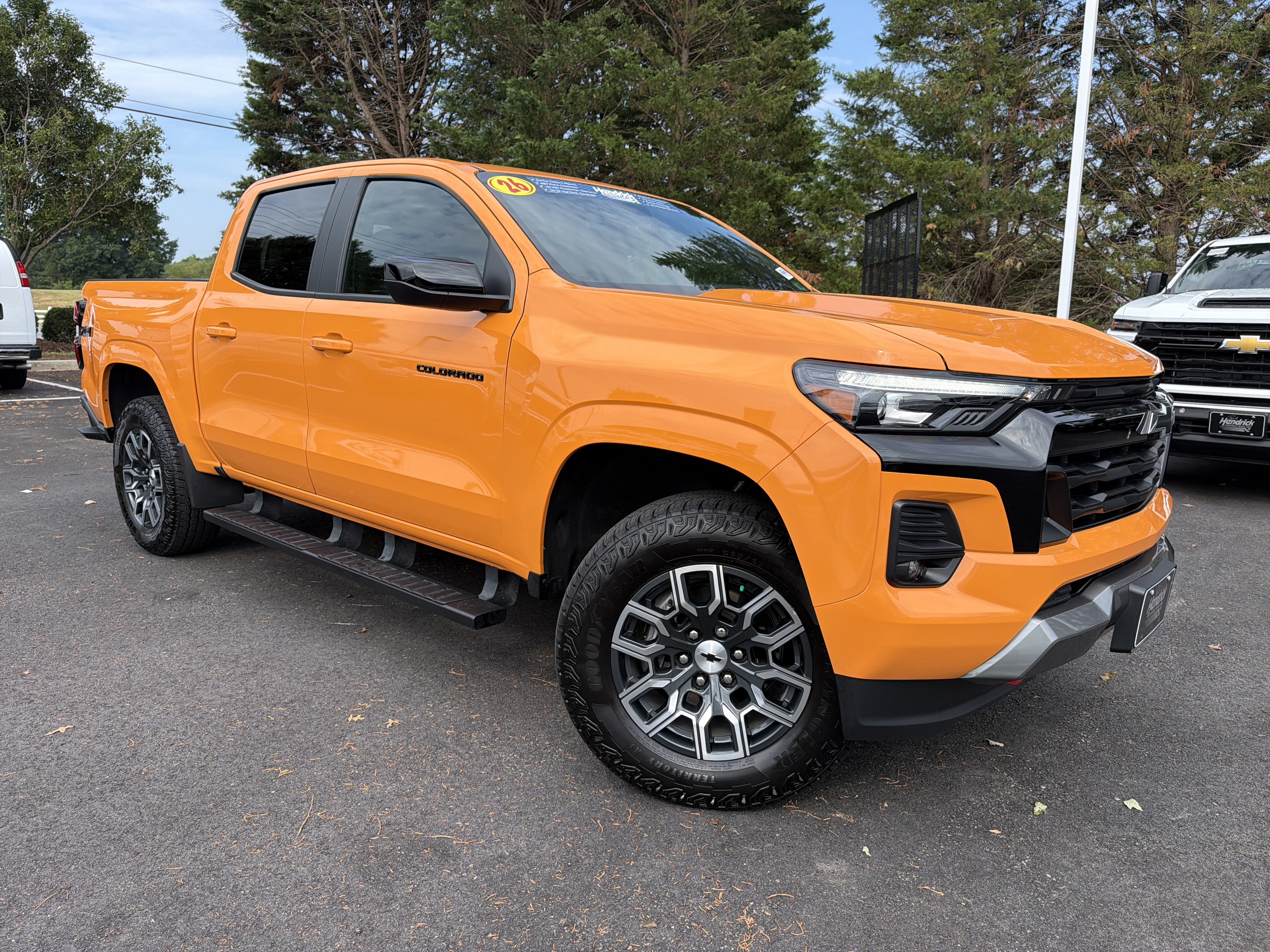Used 2026 Chevrolet Colorado Z71 AWD/4WD image 2