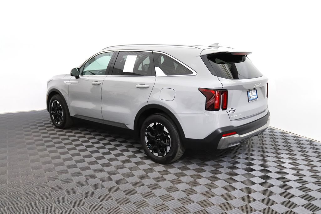 Used 2024 Kia Sorento S w/ Panoramic Sunroof Package FWD image 5