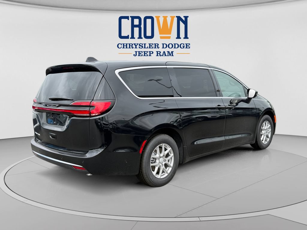 New 2027 Chrysler Pacifica Select FWD image 3