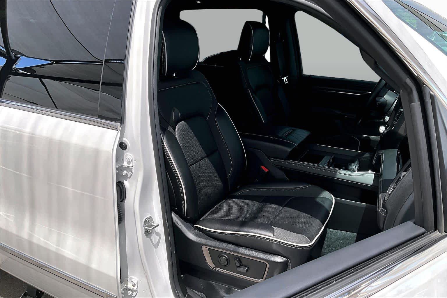 Used 2025 RAM 1500 Limited AWD/4WD image 9