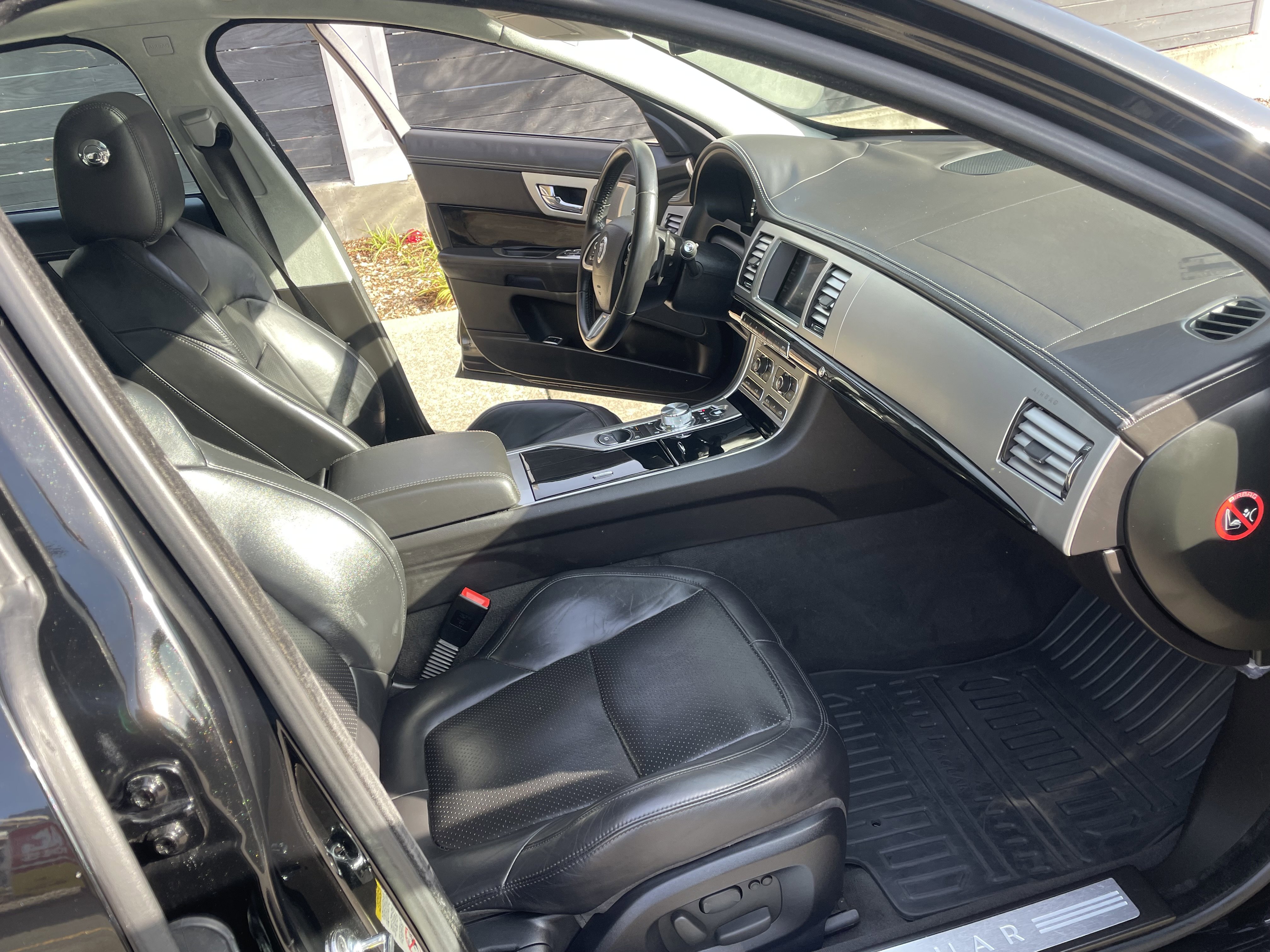 Used 2012 Jaguar XF Portfolio image 13