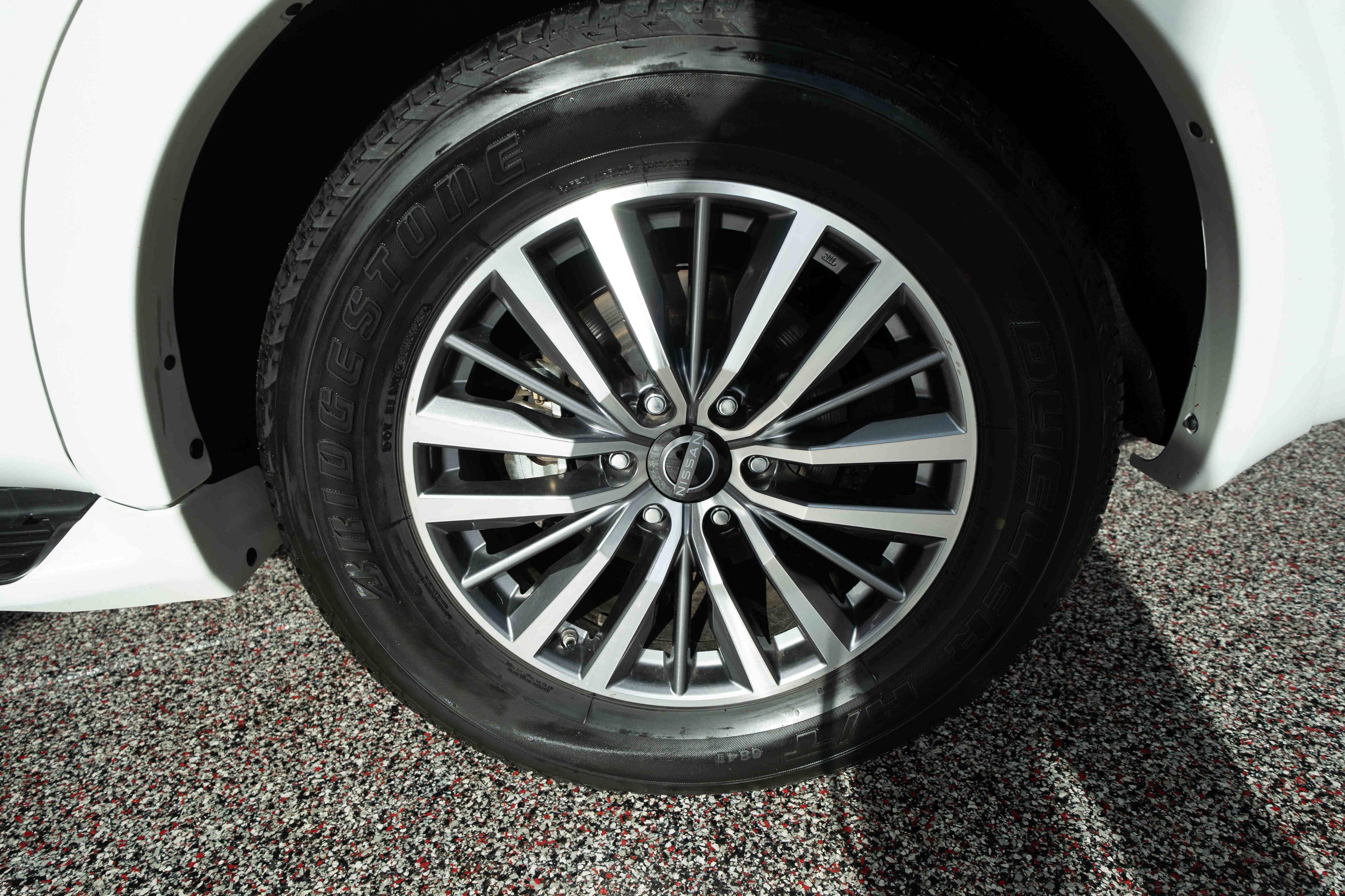 Used 2024 Nissan Armada SL w/ Captain's Chairs Package image 30