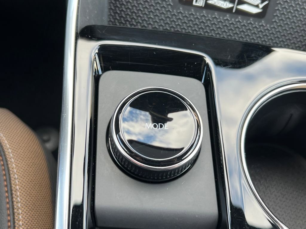 Used 2025 Chevrolet Equinox ACTIV w/ Safety and Technology Package image 33