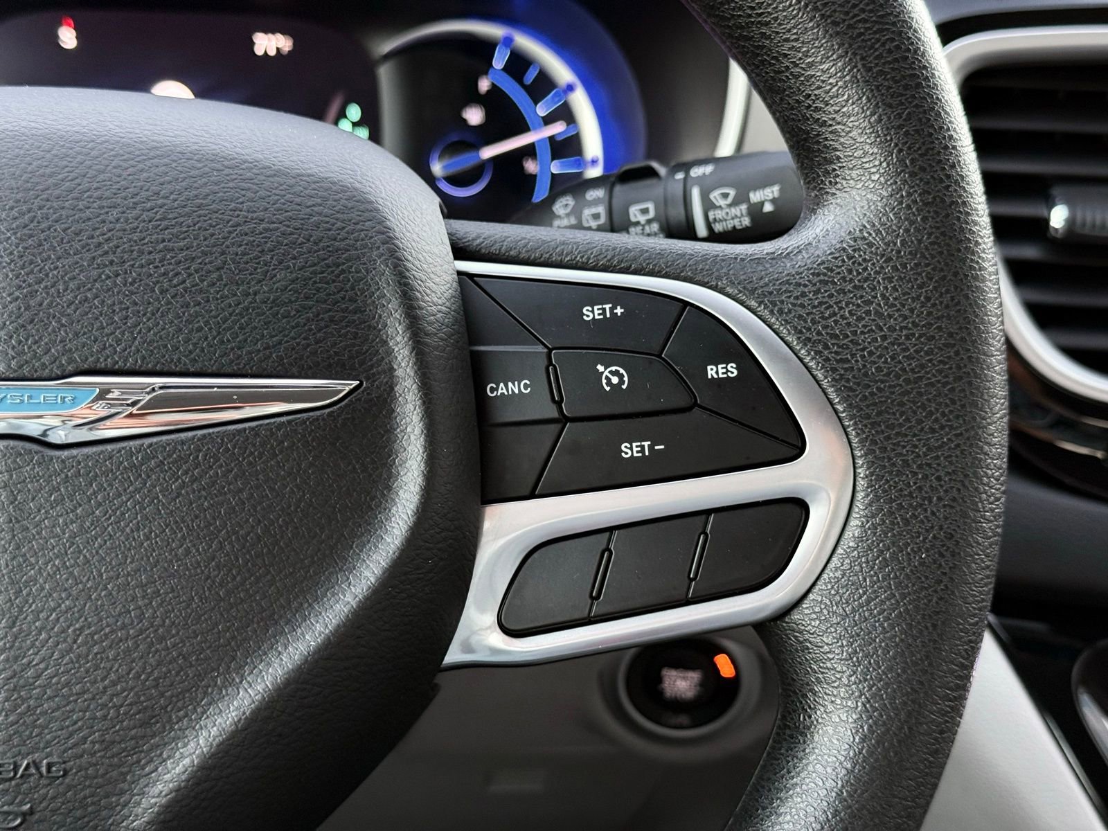 Used 2018 Chrysler Pacifica Touring Plus image 35