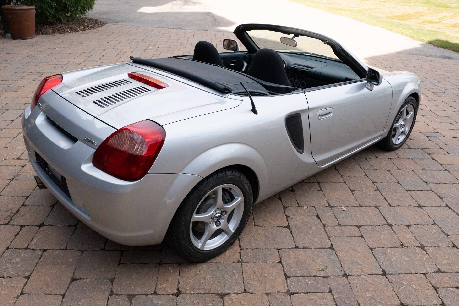 Used 2001 Toyota MR2 image 15