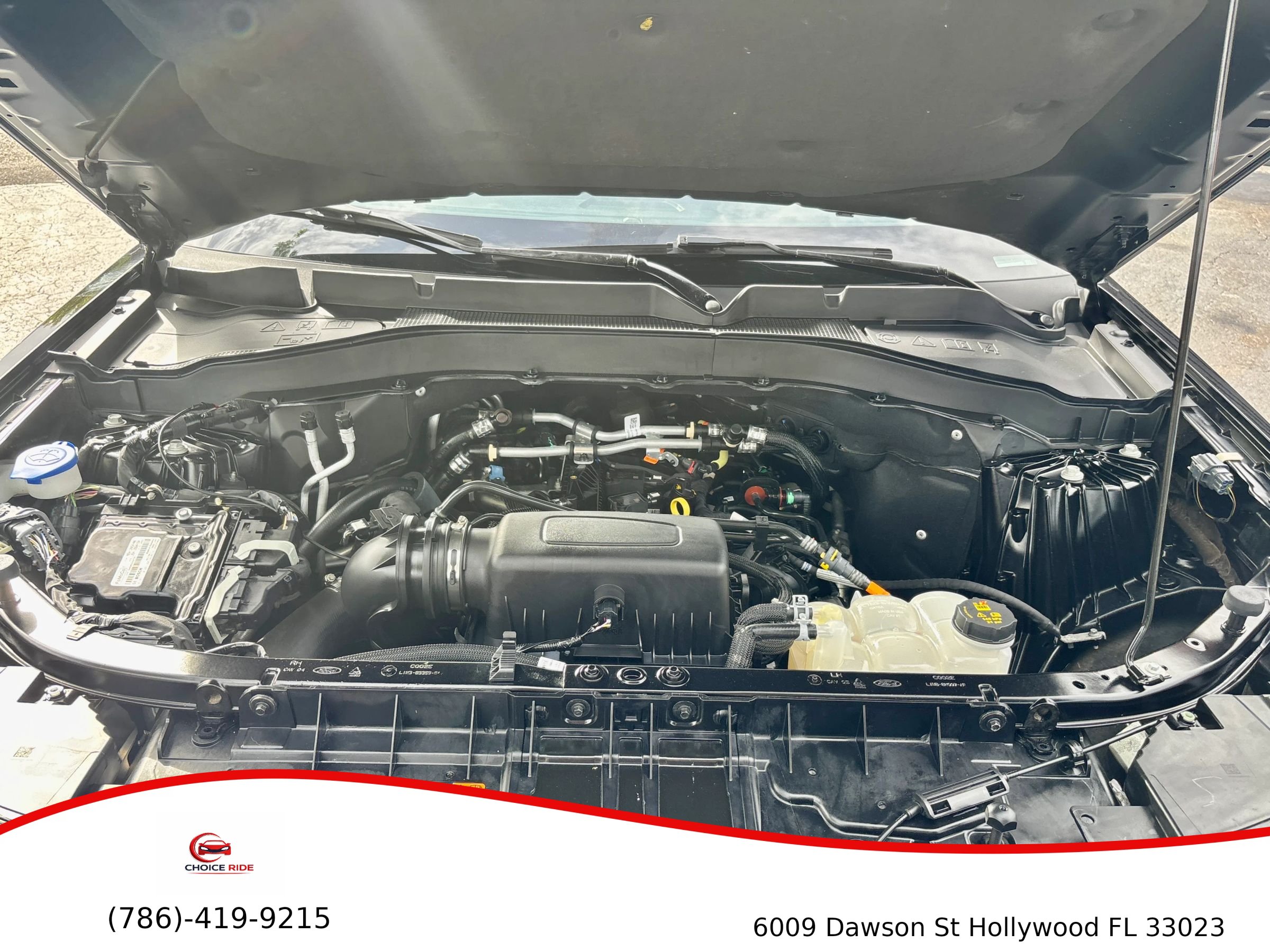 Used 2024 Ford Explorer XLT AWD/4WD image 33