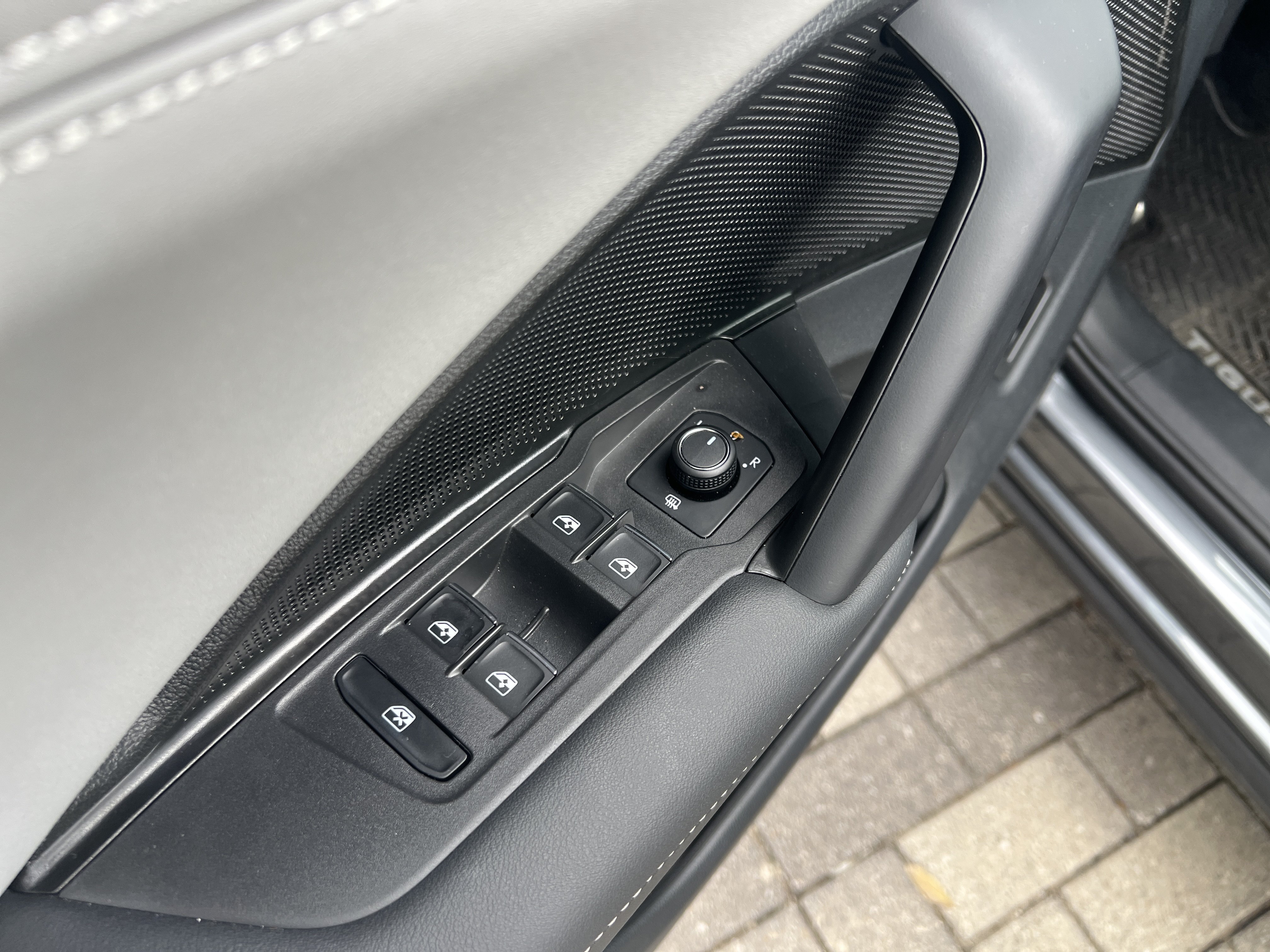 Certified 2026 Volkswagen Tiguan SE R-Line FWD image 12