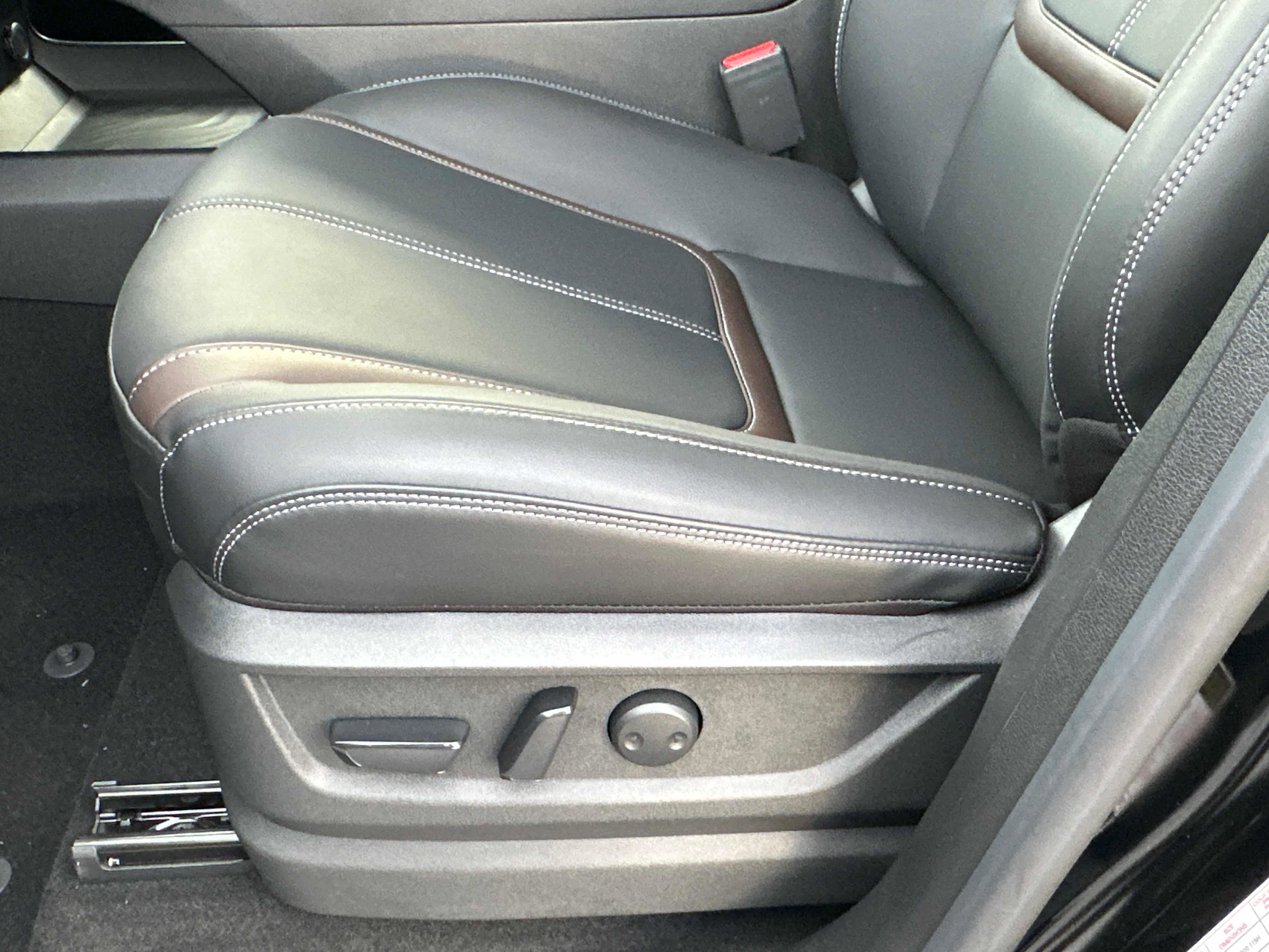 New 2026 Nissan Armada SL w/ Captain's Chari Seat Package image 28