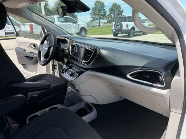 Used 2023 Chrysler Voyager LX FWD image 36
