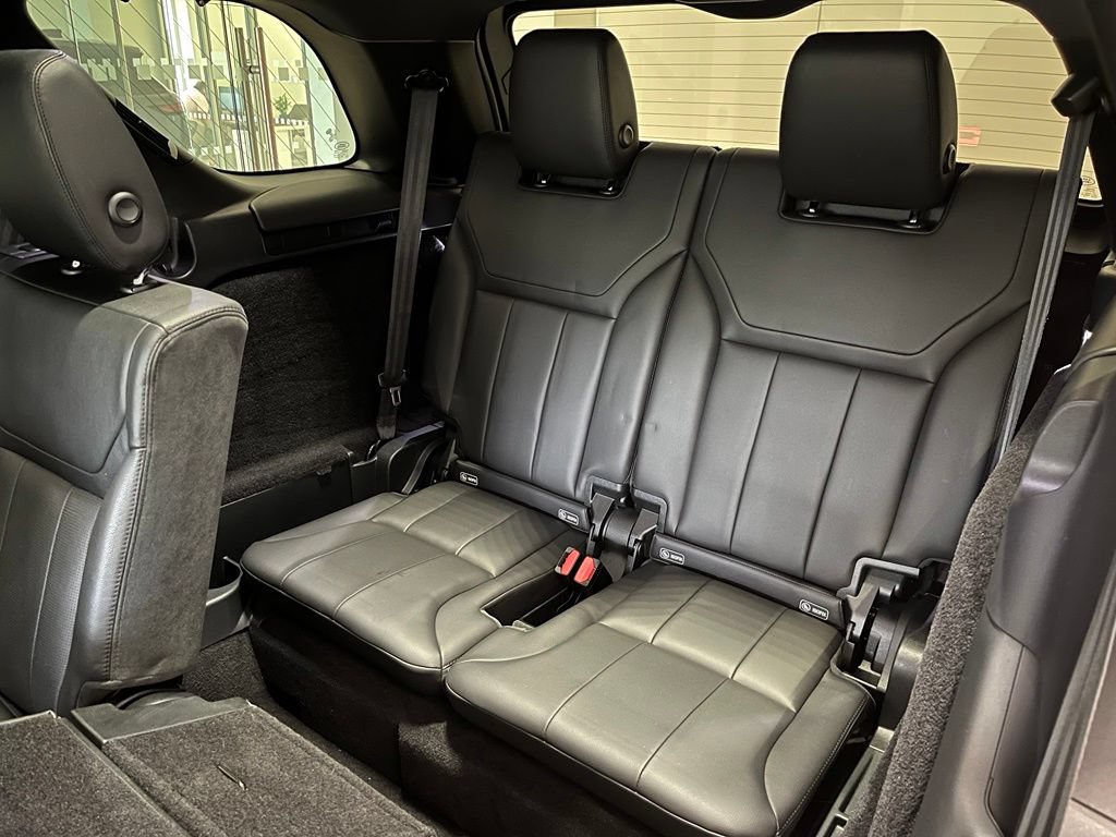 Used 2020 Land Rover Discovery Landmark AWD/4WD image 25