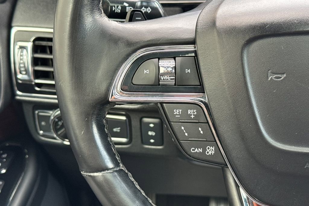 Used 2018 Lincoln Navigator L Reserve w/ Technology Package AWD/4WD image 31
