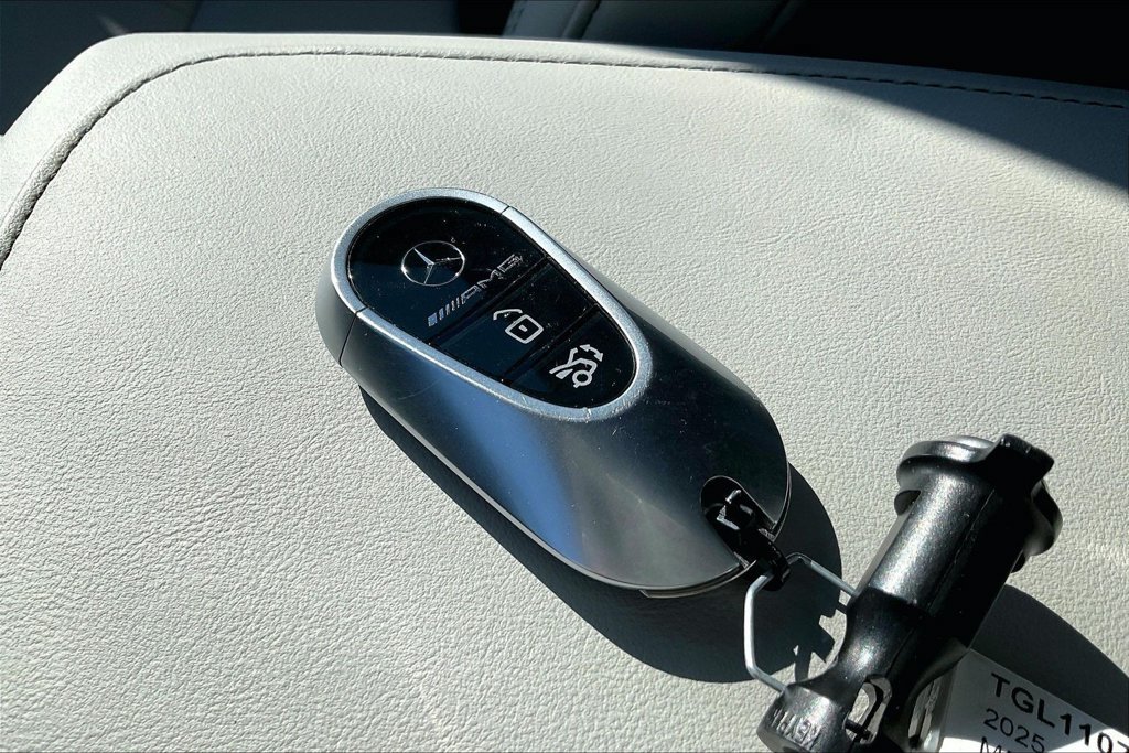 Used 2025 Mercedes-Benz GLC 43 AMG 4MATIC image 36