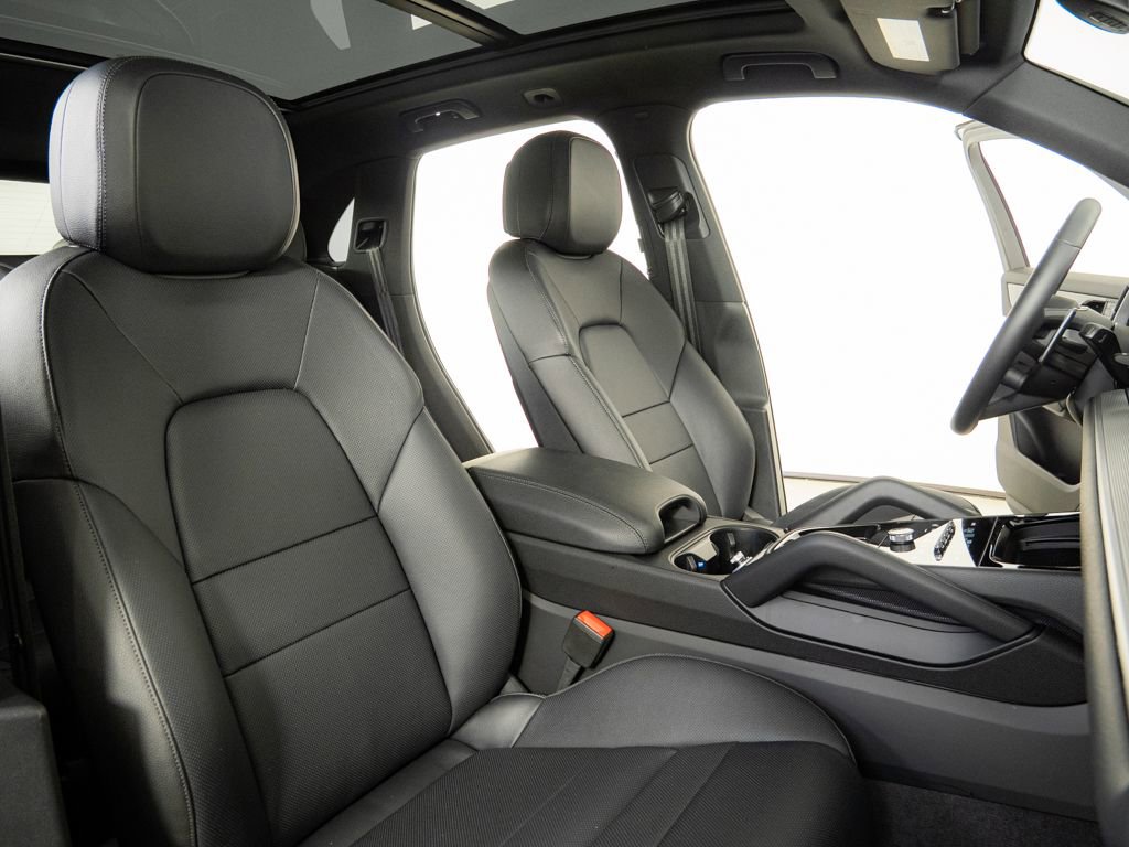 Certified 2026 Porsche Cayenne AWD/4WD image 24