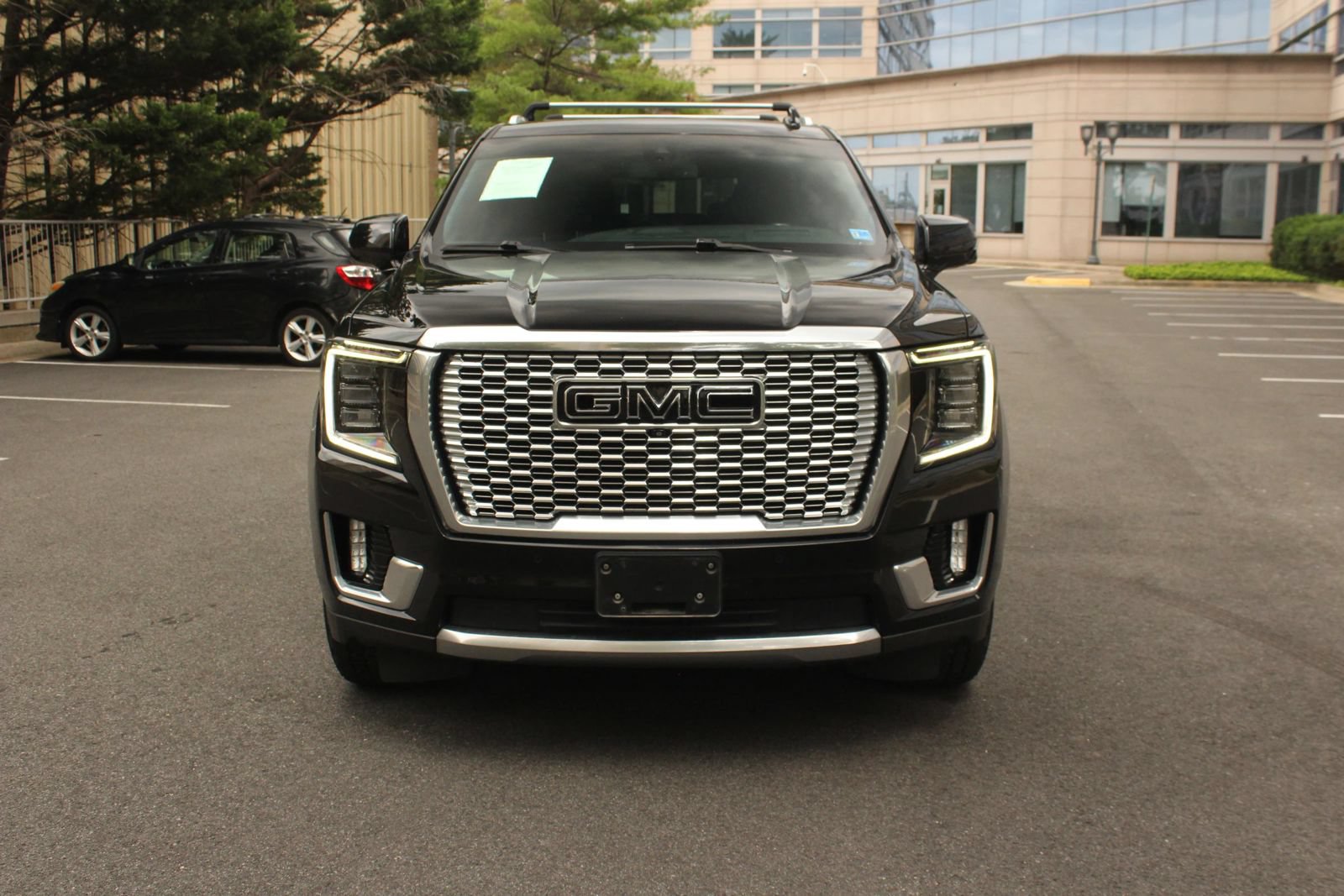 Used 2022 GMC Yukon Denali AWD/4WD image 3
