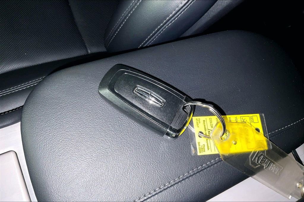 Used 2025 Lincoln Navigator Reserve AWD/4WD image 13