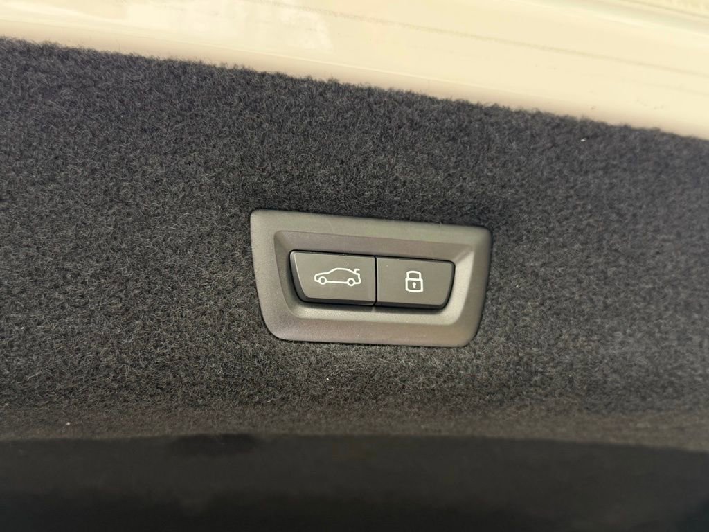 Used 2023 BMW 760i xDrive image 8