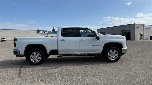 Used 2022 Chevrolet Silverado 3500 LTZ AWD/4WD image 3