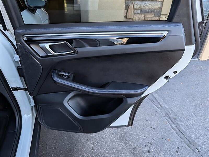 Used 2023 Porsche Macan Turbo AWD/4WD image 28