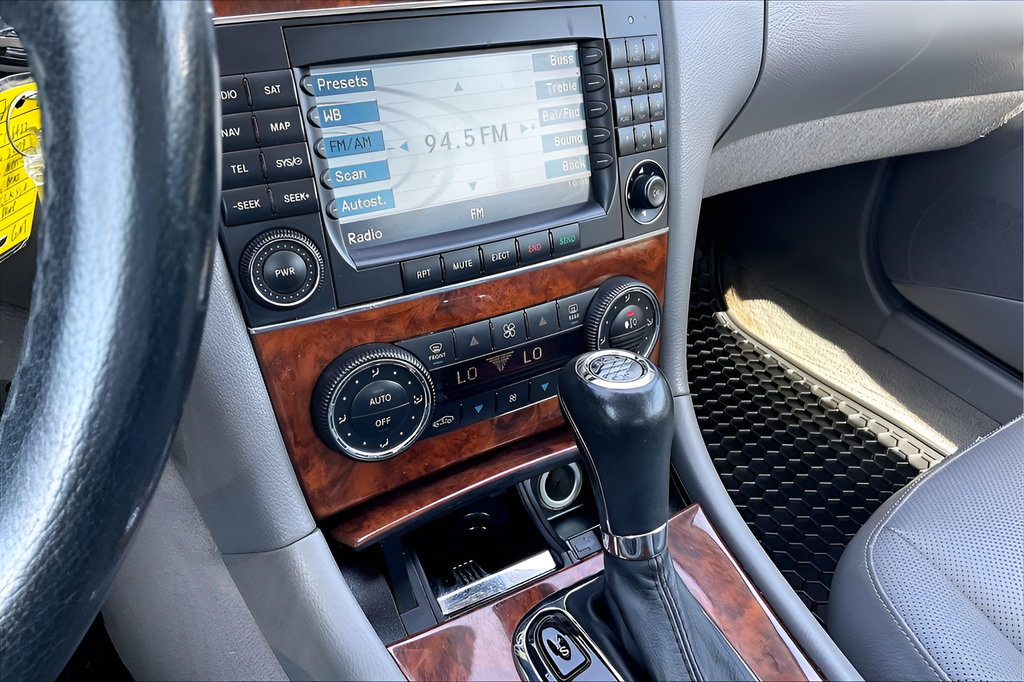 Used 2009 Mercedes-Benz CLK 550 Cabriolet image 19