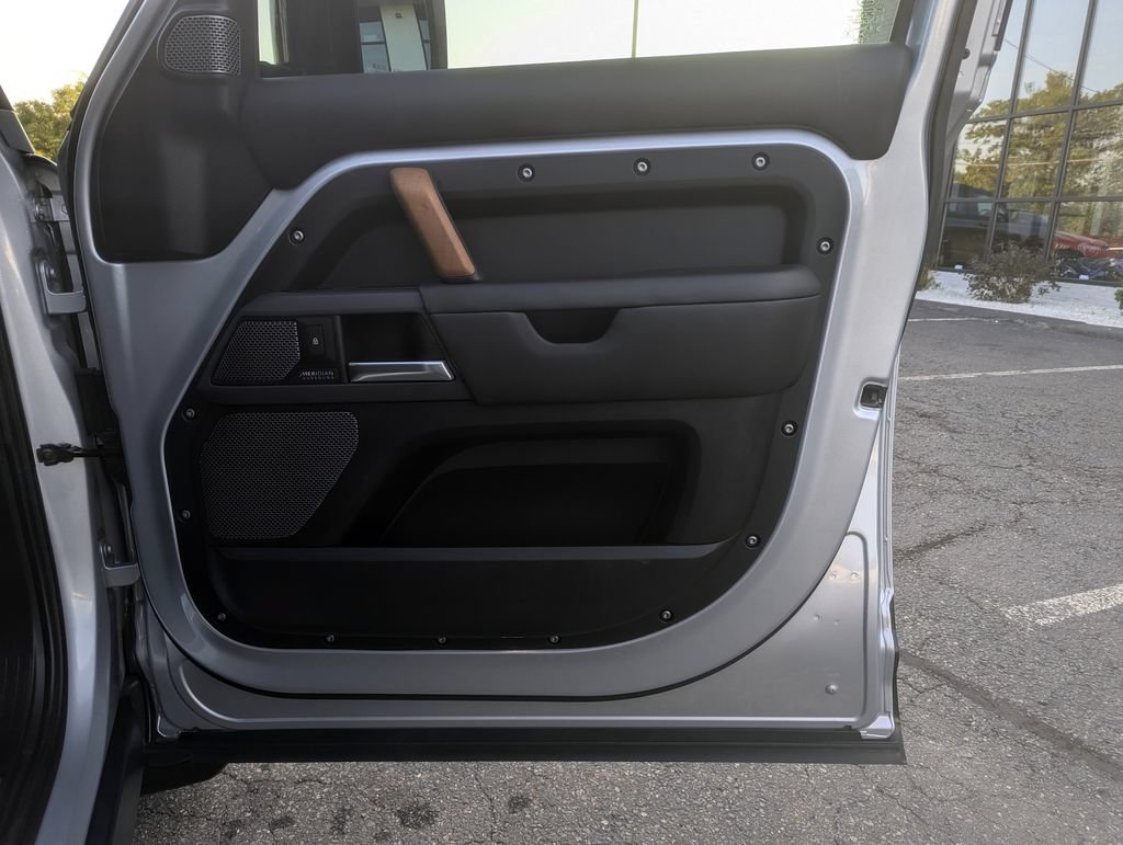 Used 2020 Land Rover Defender 110 X AWD/4WD image 31