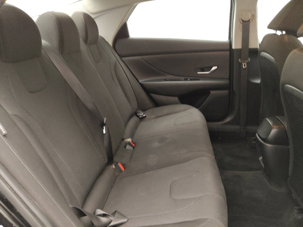 Used 2025 Hyundai Elantra SE FWD image 19