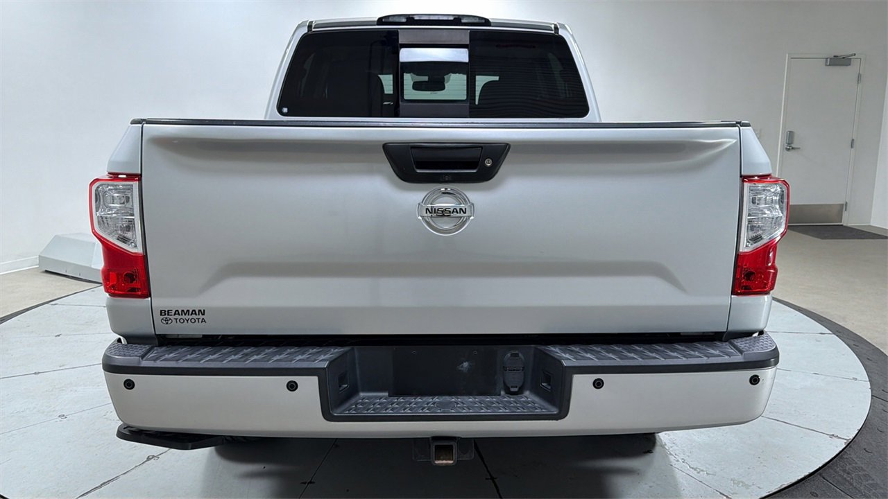 Used 2018 Nissan Titan SV w/ SV Convenience Package image 4