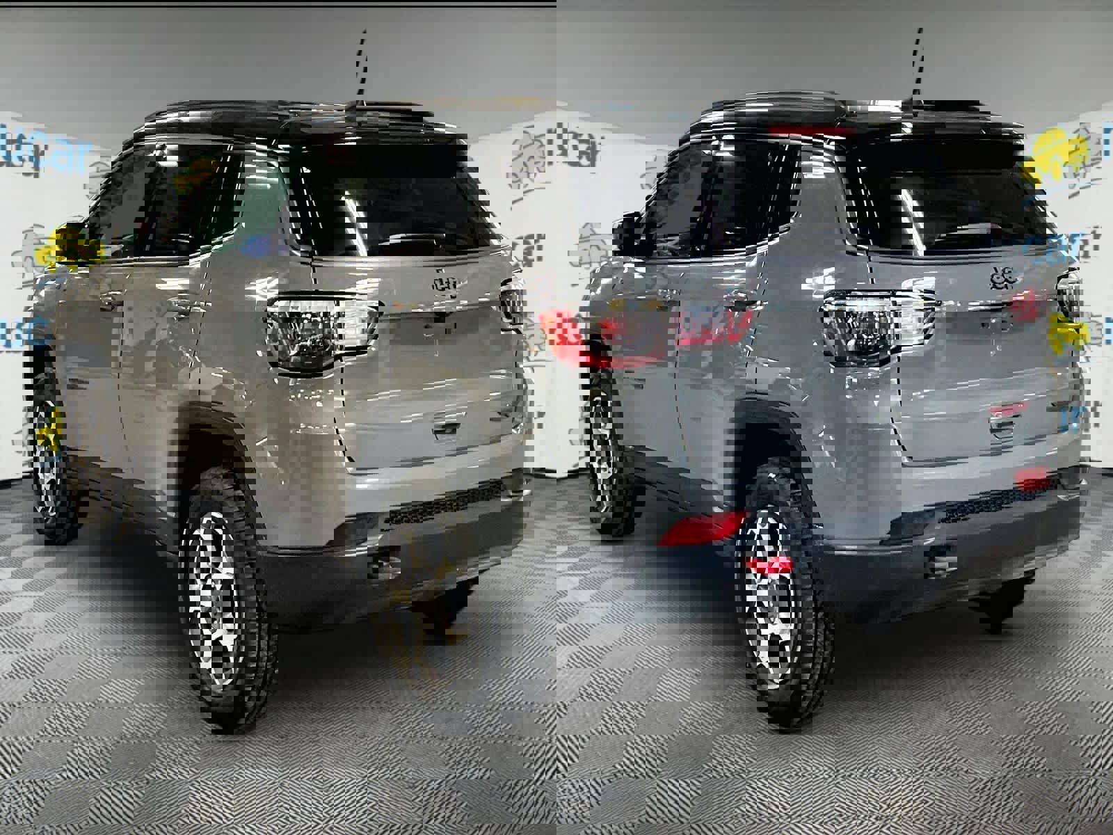 Used 2022 Jeep Compass Trailhawk image 4