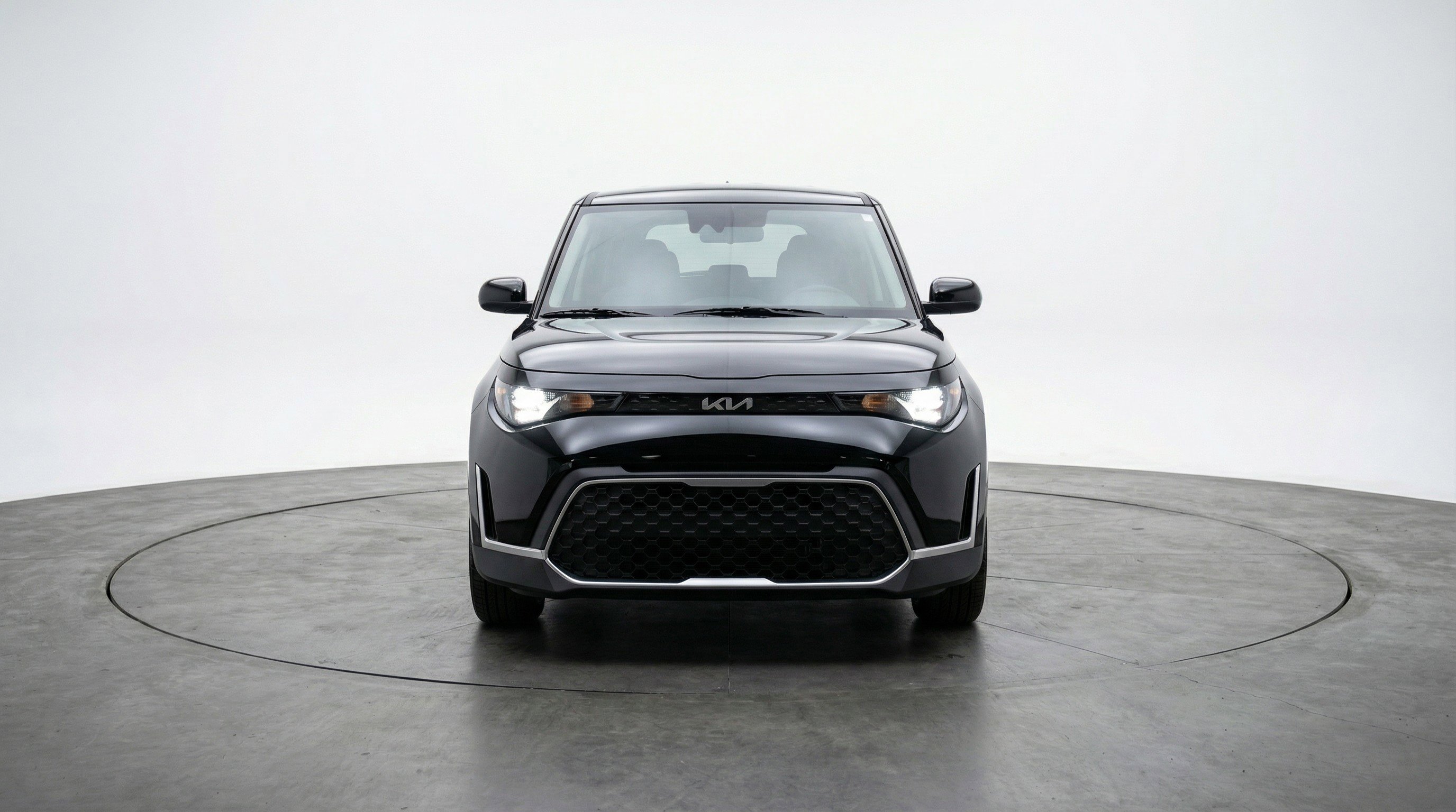 Used 2025 Kia Soul LX w/ LX Technology Package image 2