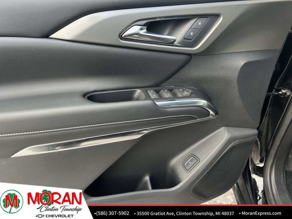 Used 2024 Chevrolet Traverse LT w/ Trailering Package image 16