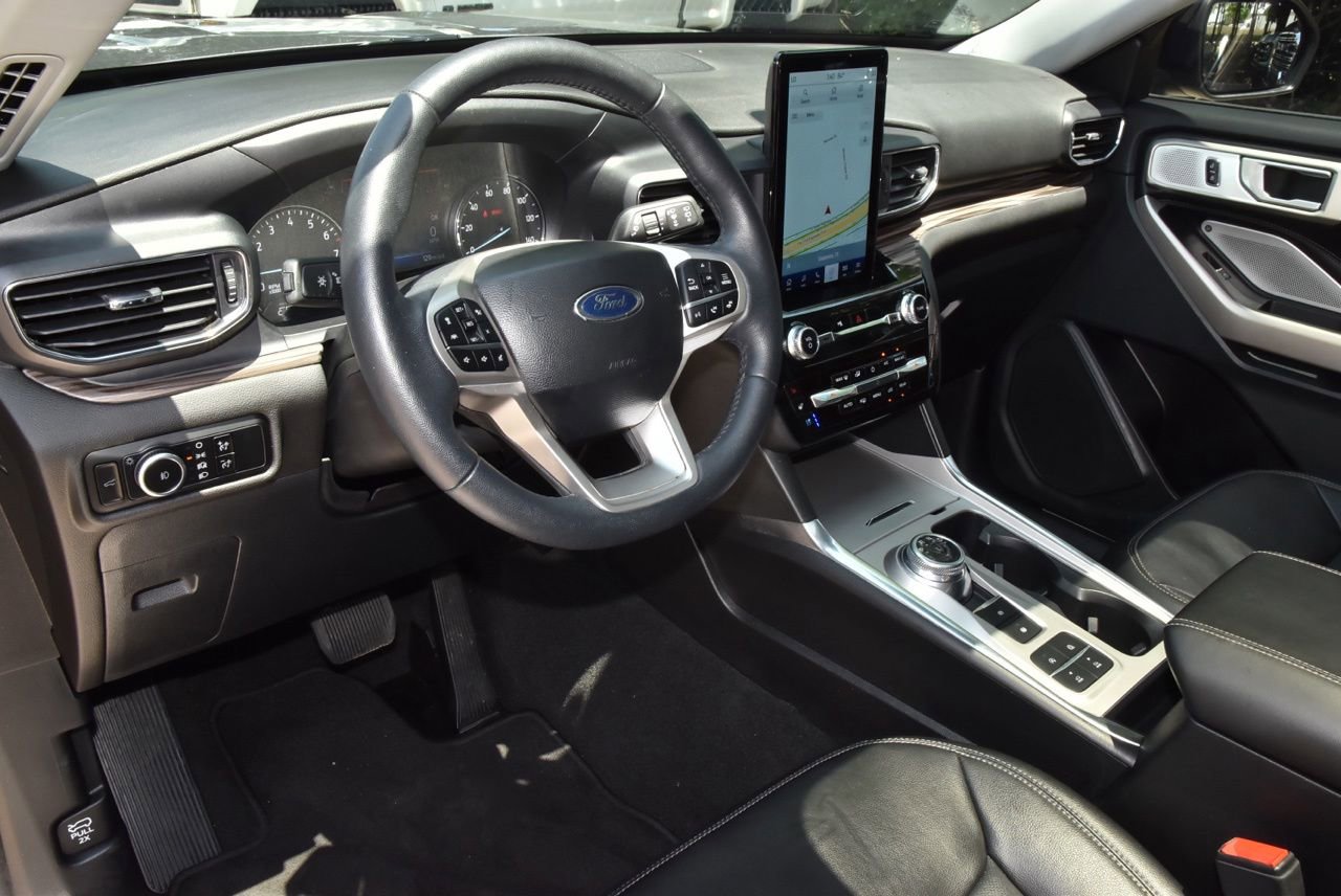 Used 2023 Ford Explorer Limited w/ Limited Technology Package RWD image 35