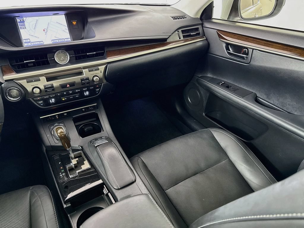 Used 2014 Lexus ES 350 w/ Luxury Package FWD image 25