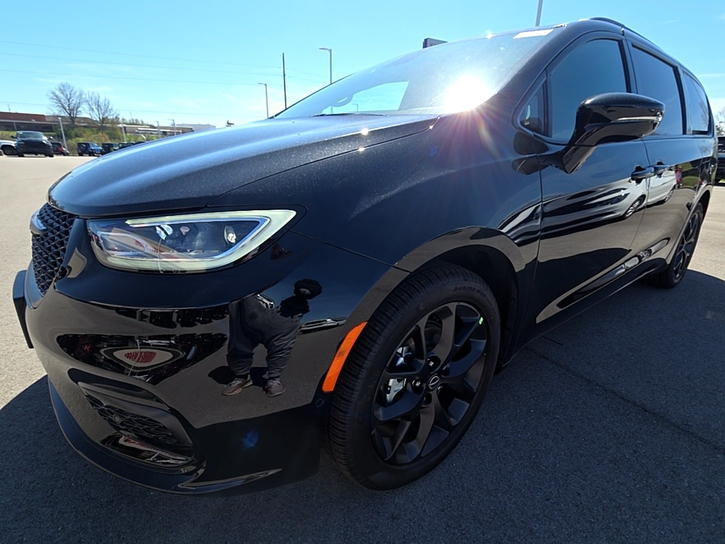 New 2026 Chrysler Pacifica Select w/ S Appearance Package FWD image 1