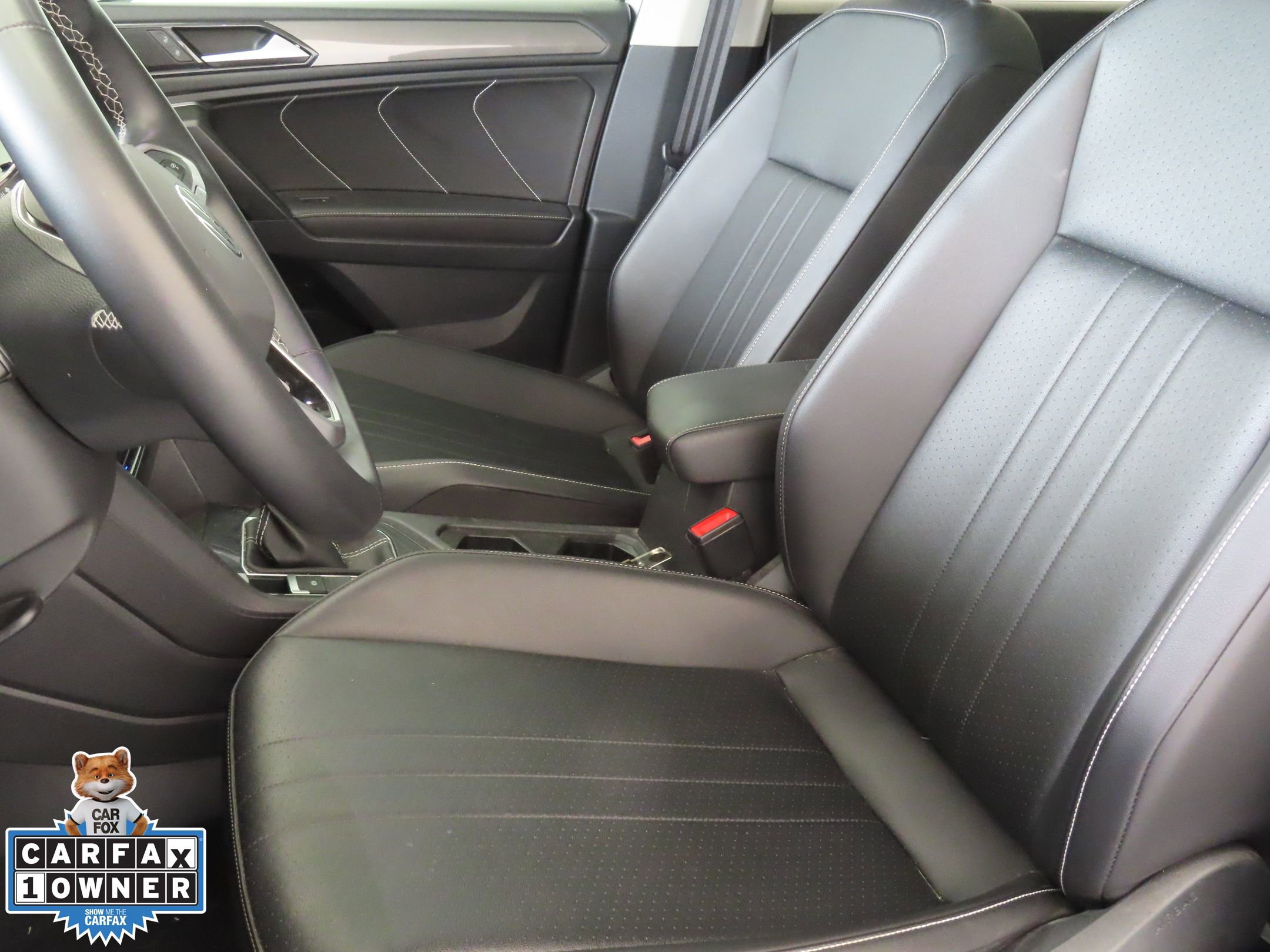 Used 2022 Volkswagen Tiguan SE w/ Panoramic Sunroof Package FWD image 10