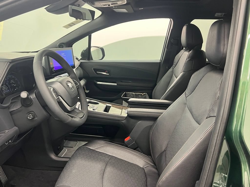 Used 2026 Toyota Sienna Limited FWD image 9